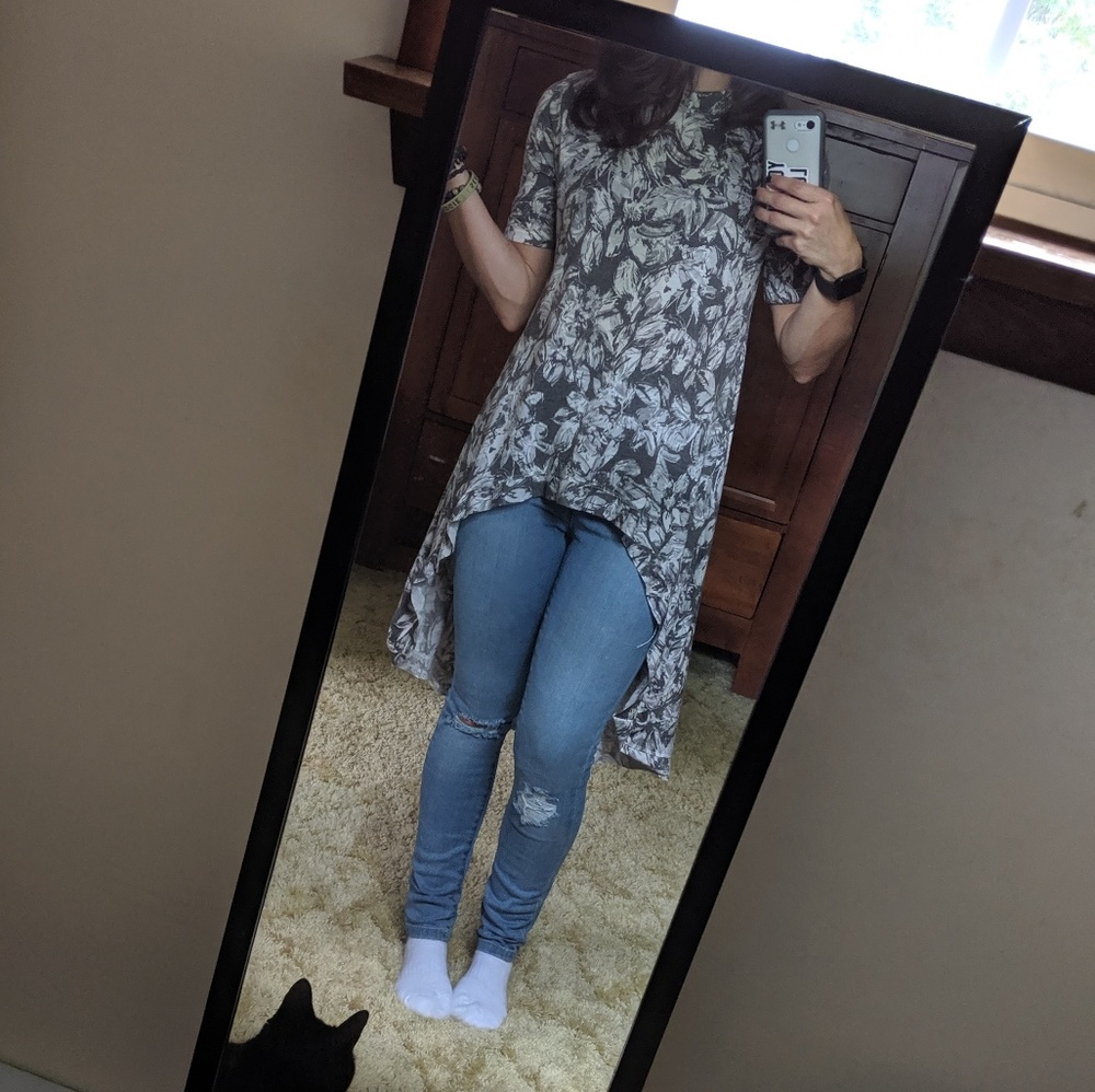 Boutique Style high low top size Small